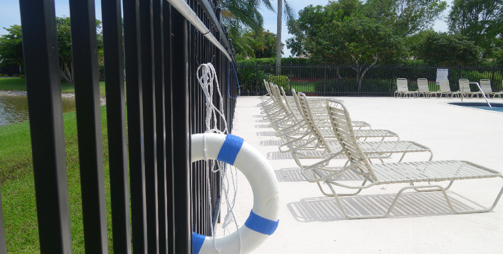 7 Benefits of Owning a Pool Fence